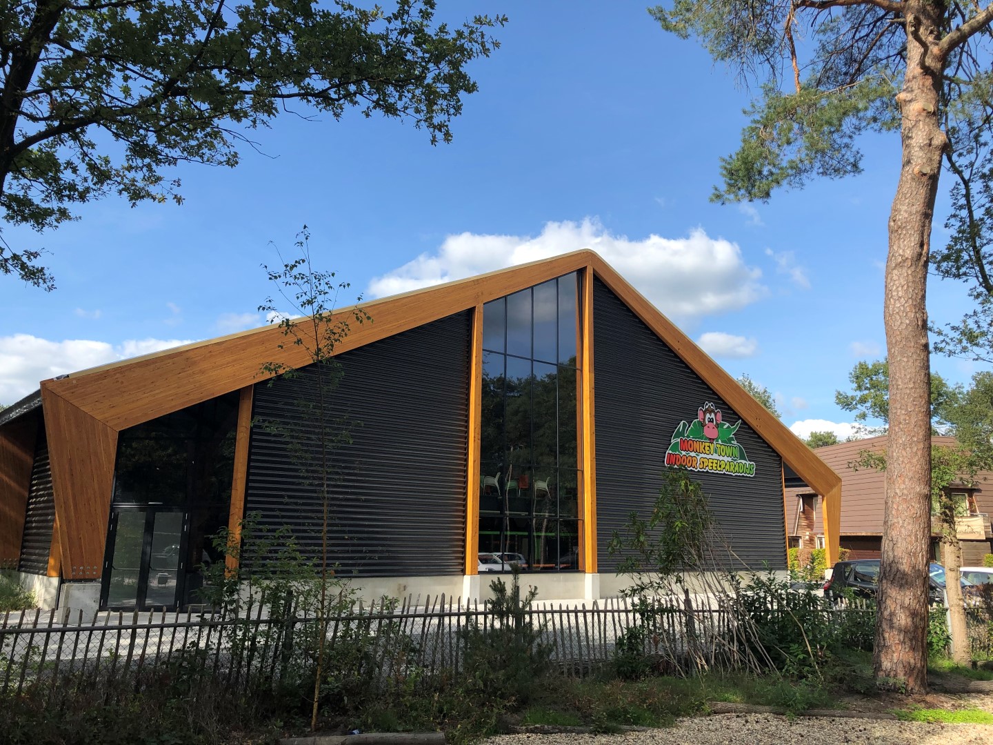 Overkapping Speelhal Monkey Town